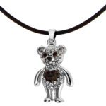 Kette mit Anhänger in verschiedenen Farben von scarlet bijoux