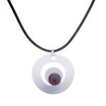 Kette mit Anhänger in verschiedenen Farben von scarlet bijoux