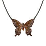 Kette mit Anhänger in verschiedenen Farben von scarlet bijoux