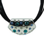Kette mit Anhänger in verschiedenen Farben von scarlet bijoux