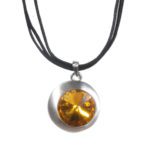 Kette mit Anhänger in verschiedenen Farben von scarlet bijoux