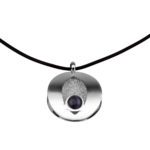 Kette mit Anhänger in verschiedenen Farben von scarlet bijoux