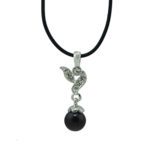 Kette mit Anhänger in verschiedenen Farben von scarlet bijoux