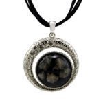 Kette mit Anhänger in verschiedenen Farben von scarlet bijoux
