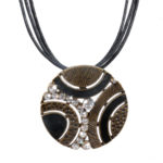 Kette mit Anhänger in verschiedenen Farben von scarlet bijoux
