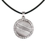 Kette mit Anhänger in verschiedenen Farben von scarlet bijoux