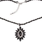 Kette mit Anhänger in verschiedenen farben von scarlet bijoux