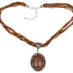 Kette mit Anhänger in verschiedenen Farben von scarlet bijoux