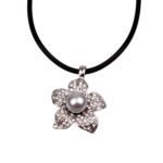Kette mit Anhänger in verschiedenen farben von scarlet bijoux