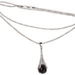 Kette mit Anhänger in verschiedenen Farben von scarlet bijoux