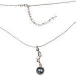 Kette mit Anhänger in verschiedenen Farben von scarlet bijoux