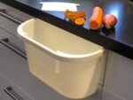 Auffangschale »Grande« (inkl. Schaber) für Küchenabfälle; zum Einhängen an Schublade oder Tür von scarlet kitchen – Bild 3