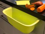 Auffangschale »Vasca« (inkl. Schaber) für Küchenabfälle; zum Einhängen an Schublade oder Tür von scarlet kitchen – Bild 8