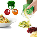 Spiralschneider »3 Blade« mit Set aus 3 verschiedenen Edelstahlklingen; auch bekannt als Slicer bzw. Twister von scarlet kitchen