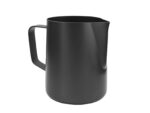 Milchkännchen »L'Art Modern Anthrazit« für Latte Art oder Cappuccino; aus 18/10 Edelstahl mit Antihaft-Beschichtung (innen & außen); hochwertiger Barista Pitcher von scarlet espresso