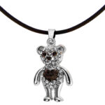Kette mit Anhänger in verschiedenen Farben von scarlet bijoux