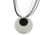 Kette mit Anhänger in verschiedenen Farben von scarlet bijoux