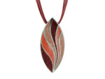 Kette mit Anhänger in verschiedenen Farben von scarlet bijoux – Bild 4