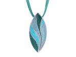 Kette mit Anhänger in verschiedenen Farben von scarlet bijoux – Bild 5