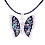 Kette mit Anhänger in verschiedenen Farben von scarlet bijoux