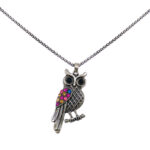 Kette mit Anhänger in verschiedenen Farben von scarlet bijoux