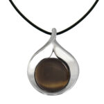 Kette mit Anhänger in verschiedenen Farben von scarlet bijoux