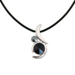 Kette mit Anhänger in verschiedenen Farben von scarlet bijoux