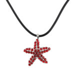 Kette mit Anhänger in verschiedenen Farben von scarlet bijoux