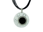 Kette mit Anhänger in verschiedenen Farben von scarlet bijoux