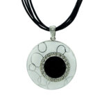 Kette mit Anhänger in verschiedenen Farben von scarlet bijoux