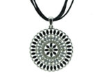 Kette mit Anhänger in verschiedenen Farben von scarlet bijoux