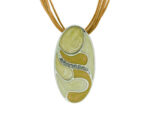 Kette mit Anhänger in verschiedenen Farben von scarlet bijoux – Bild 5