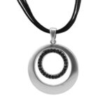Kette mit Anhänger in verschiedenen Farben von scarlet bijoux