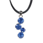 Kette mit Anhänger in verschiedenen Farben von scarlet bijoux