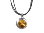 Kette mit Anhänger in verschiedenen Farben von scarlet bijoux
