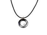 Kette mit Anhänger in verschiedenen Farben von scarlet bijoux