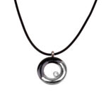 Kette mit Anhänger in verschiedenen Farben von scarlet bijoux