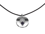 Kette mit Anhänger in verschiedenen Farben von scarlet bijoux