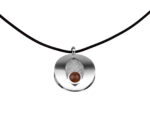 Kette mit Anhänger in verschiedenen Farben von scarlet bijoux – Bild 2