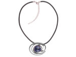 Kette mit Anhänger in verschiedenen Farben von scarlet bijoux – Bild 5