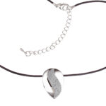Kette mit Anhänger in verschiedenen Farben von scarlet bijoux