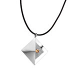 Kette mit Anhänger in verschiedenen Farben von scarlet bijoux