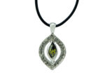 Kette mit Anhänger in verschiedenen farben von scarlet bijoux – Bild 2