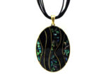 Kette mit Anhänger in verschiedenen Farben von scarlet bijoux