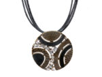 Kette mit Anhänger in verschiedenen Farben von scarlet bijoux