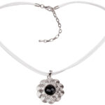 Kette mit Anhänger in verschiedenen Farben von scarlet bijoux