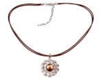 Kette mit Anhänger in verschiedenen Farben von scarlet bijoux – Bild 3