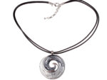 Kette mit Anhänger in verschiedenen farben von scarlet bijoux – Bild 4