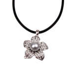 Kette mit Anhänger in verschiedenen farben von scarlet bijoux