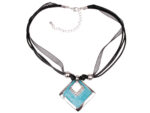 Kette mit Anhänger in verschiedenen farben von scarlet bijoux – Bild 4